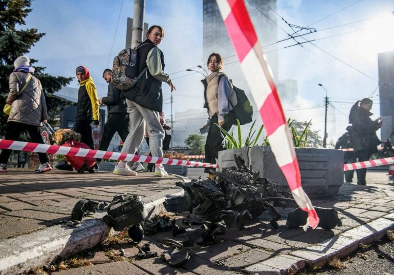 Ukraine: Tám tháng máu, lửa và hoa