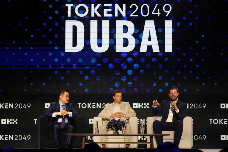 Tỷ phú blockchain Sun khởi kiện công ty tiền mã hóa của gia đình Trump.