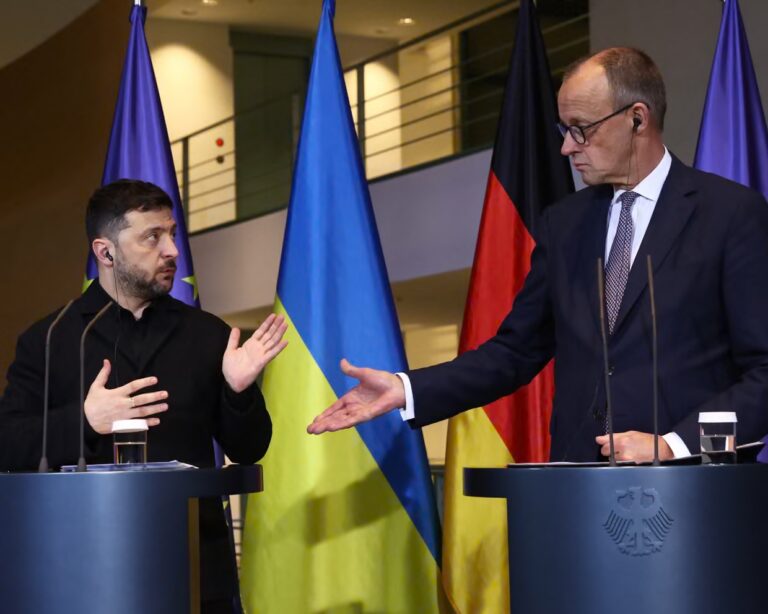 Tổng thống Zelenskyy cho biết các cuộc đàm phán với Mỹ “không dễ dàng” nhưng “hiệu quả” khi ông chuẩn bị gặp các nhà lãnh đạo châu Âu tại Berlin