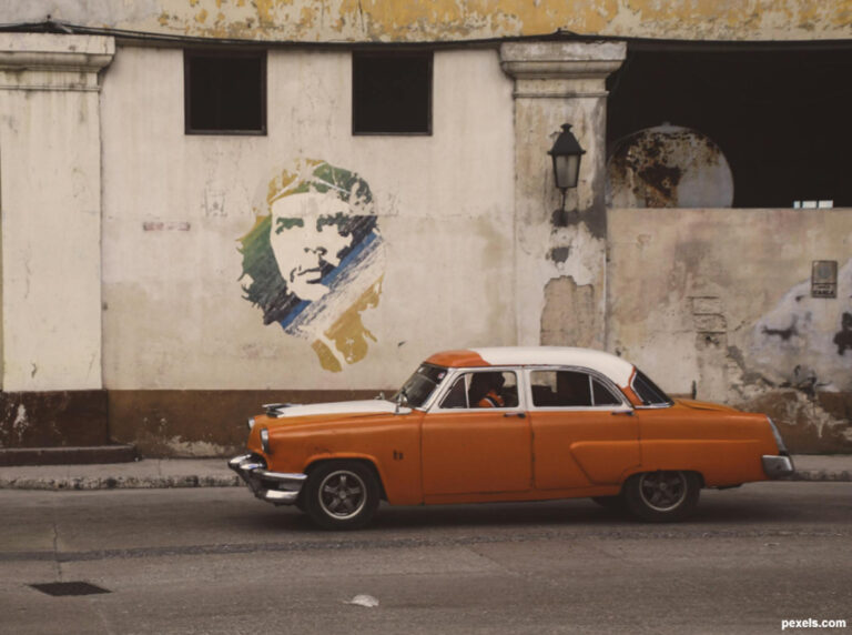 Trump phong tỏa Cuba