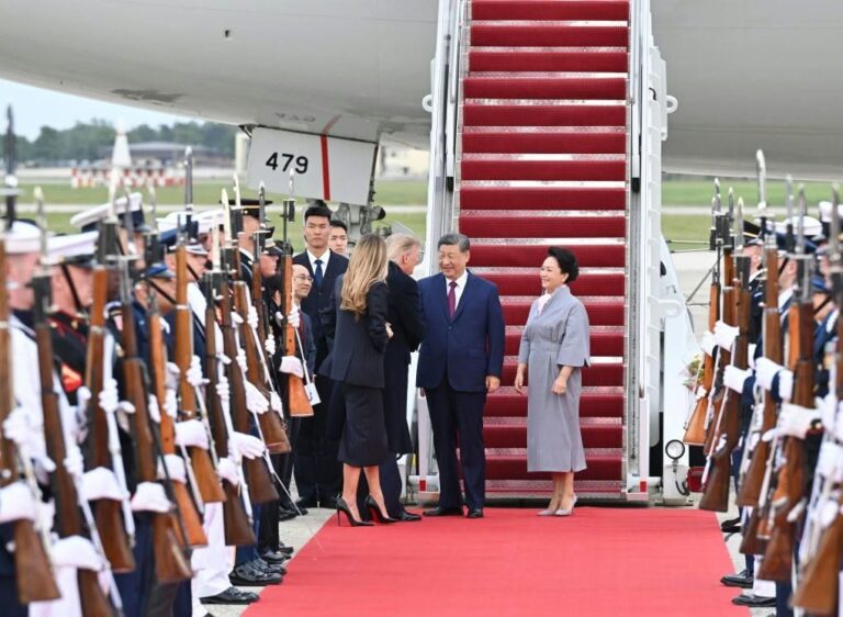 Trump cúi đầu trước Tập Cận Bình khi Tòa án Tối cao trao cho ông ta danh sách cử tri.