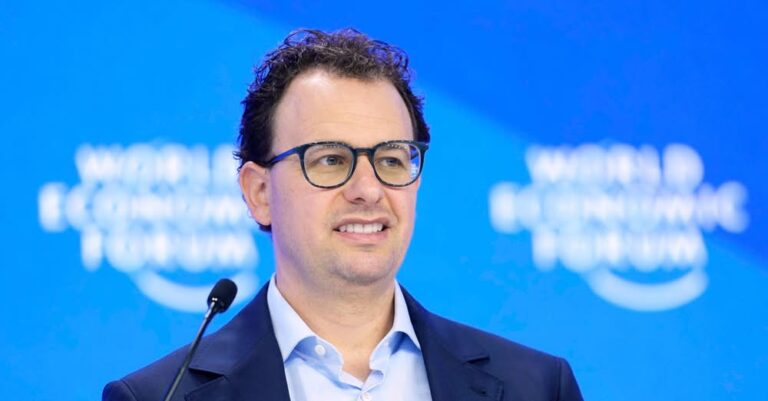 Ông Trump đã có bữa tối riêng với CEO Anthropic Dario Amodei