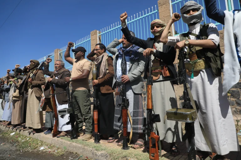 Diễn biến mới nhất: Houthi vừa đánh Aden