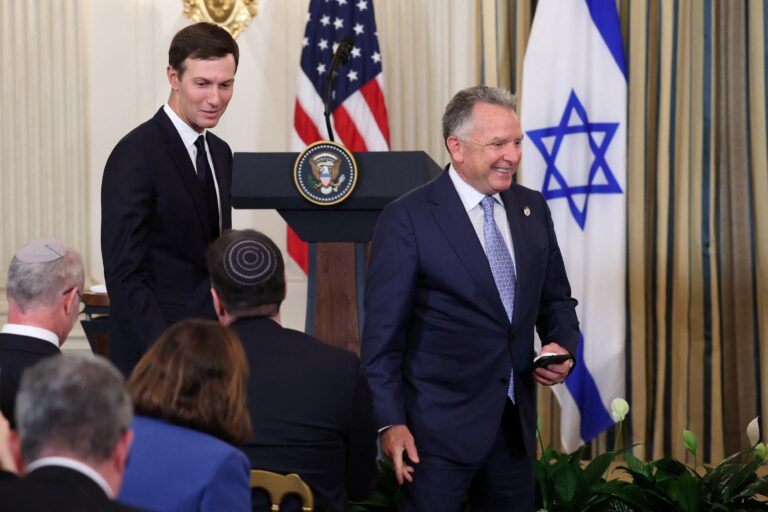 Nghi vấn đặc phái viên của ông Trump đàm phán thương vụ dầu khí bạc tỷ với Nga thay vì đàm phán hòa bình Ukraine: